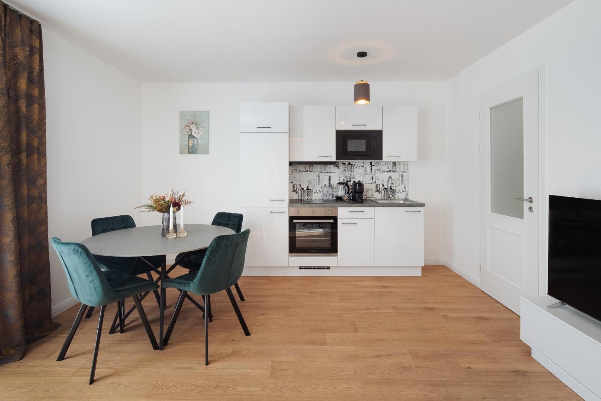 Chic With Terrace & View Apartment
